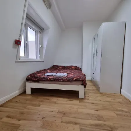 Boutique Contemporary Hyde Park Flat Apartment