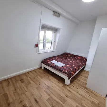 Boutique Contemporary Hyde Park Flat * London