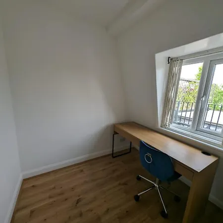 Boutique Contemporary Hyde Park Flat *