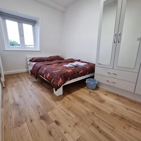 Boutique Contemporary Hyde Park Flat * London