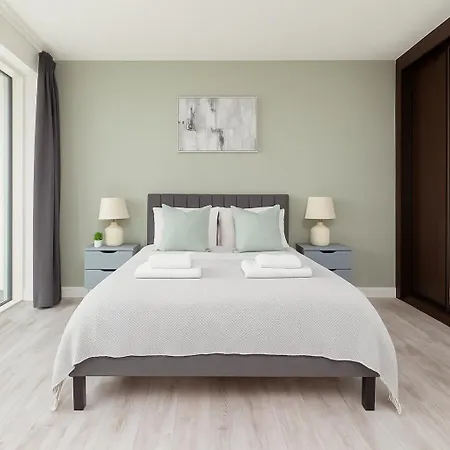 Modern 1-bed Flat - Icon Tower - New Build In One West Point