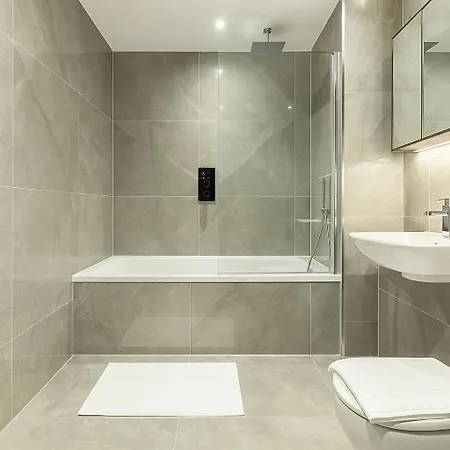 Modern 1-bed Flat - Icon Tower - New Build In One West Point *