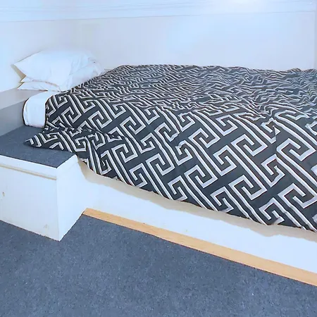 Guest house R1 Mezzanine Double Bed Balcony London