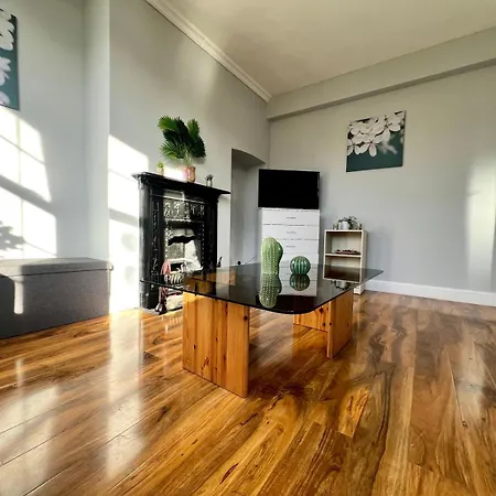 Jevingtons House Peaceful 3 Bed Ideal For Groups Contractors Weekend Get Aways Free Parking Garden And Wifi 公寓