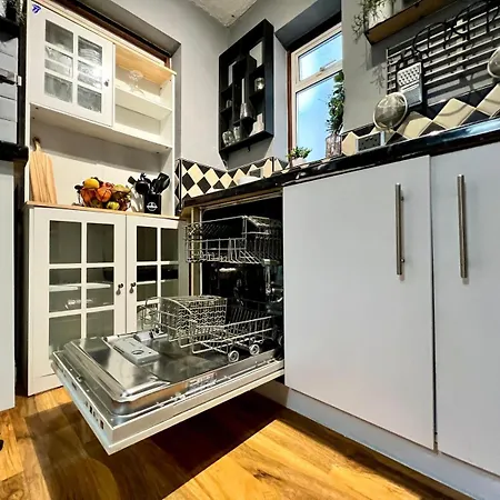 公寓 Jevingtons House Peaceful 3 Bed Ideal For Groups Contractors Weekend Get Aways Free Parking Garden And Wifi 埃尔特姆