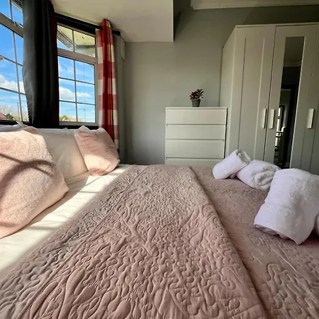 Jevingtons House Peaceful 3 Bed Ideal For Groups Contractors Weekend Get Aways Free Parking Garden And Wifi 公寓
