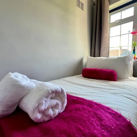 Jevingtons House Peaceful 3 Bed Ideal For Groups Contractors Weekend Get Aways Free Parking Garden And Wifi 公寓 埃尔特姆