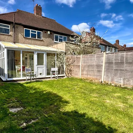 Jevingtons House Peaceful 3 Bed Ideal For Groups Contractors Weekend Get Aways Free Parking Garden And Wifi 埃尔特姆