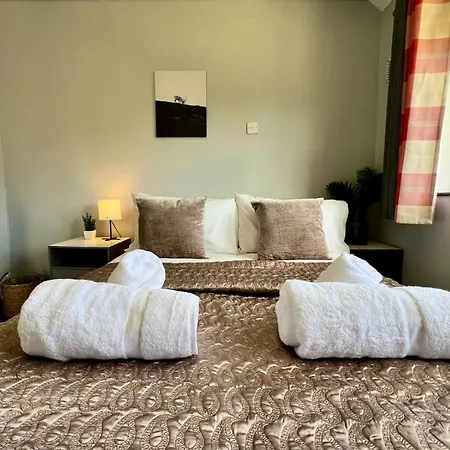 Jevingtons House Peaceful 3 Bed Ideal For Groups Contractors Weekend Get Aways Free Parking Garden And Wifi 公寓 埃尔特姆