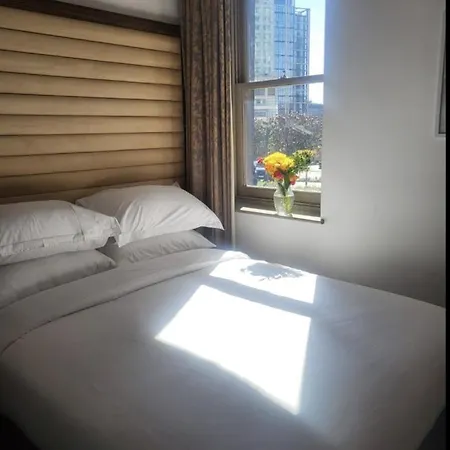 En-suite Boutique 102 Apartment