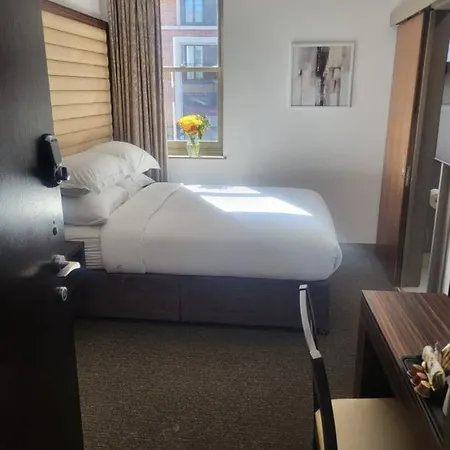 En-suite Boutique 102 *
