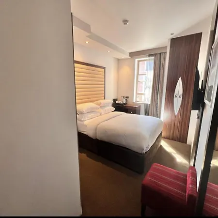 Ensuite Boutique 103 * London