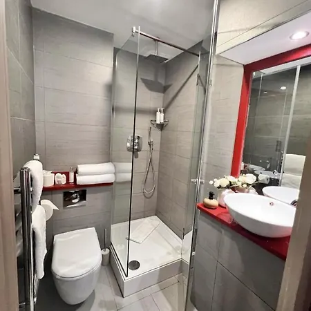 Ensuite Boutique 103 *