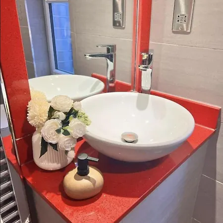 Ensuite Boutique 103