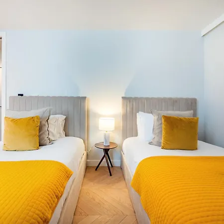 Fitzrovias 3 Bedroom 4 Bathroom Penthouse With Terrace Aircooling And Lift Apartment London