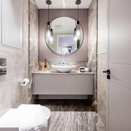 Fitzrovias 3 Bedroom 4 Bathroom Penthouse With Terrace Aircooling And Lift *