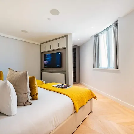 Fitzrovias 3 Bedroom 4 Bathroom Penthouse With Terrace Aircooling And Lift London