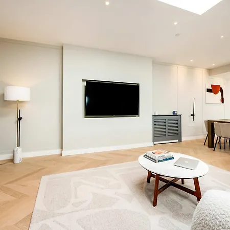 Fitzrovias 3 Bedroom 4 Bathroom Penthouse With Terrace Aircooling And Lift *