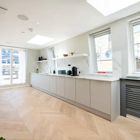 Fitzrovias 3 Bedroom 4 Bathroom Penthouse With Terrace Aircooling And Lift * London