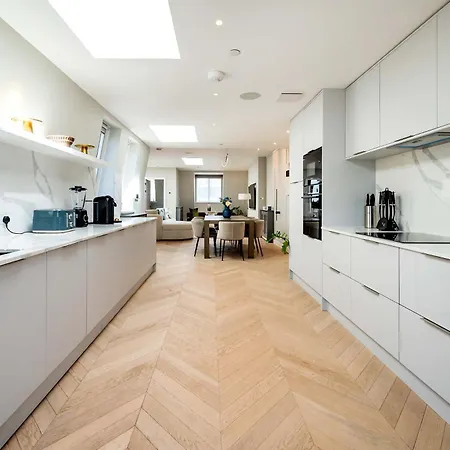 Fitzrovias 3 Bedroom 4 Bathroom Penthouse With Terrace Aircooling And Lift *