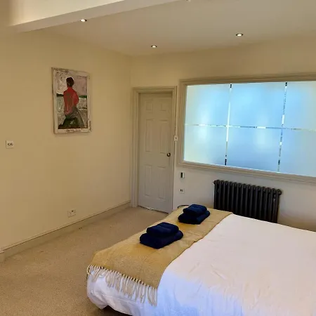 Spacious 3 Bed Kings Road Sw6
