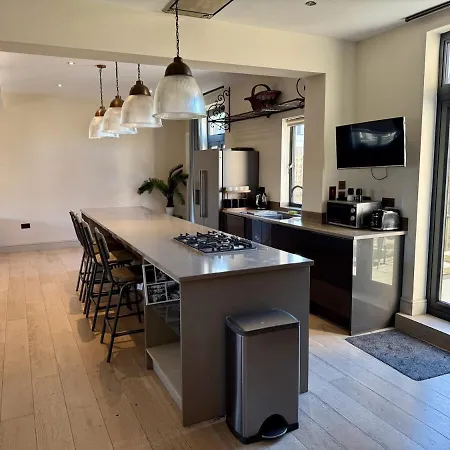 Spacious 3 Bed Kings Road Sw6 *