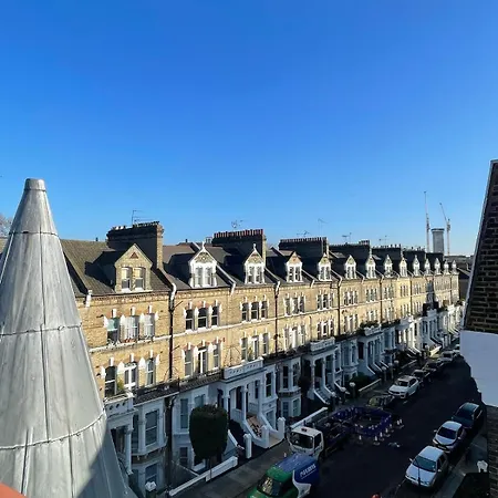 Boutique 2br With Roof Terrace Near Tube - West Kensington Apartment *