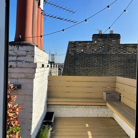 Boutique 2br With Roof Terrace Near Tube - West Kensington Apartment London