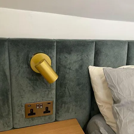 Boutique 2br With Roof Terrace Near Tube - West Kensington * London