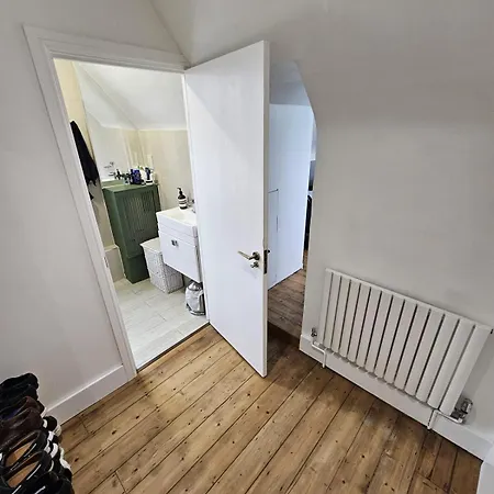 Boutique 2br With Roof Terrace Near Tube - West Kensington *