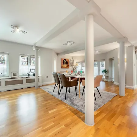 Holiday home Ultra Massive House In Hyde Park London