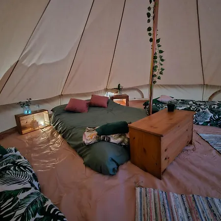 Luxury tent Readers Field Glamping Great Sampford