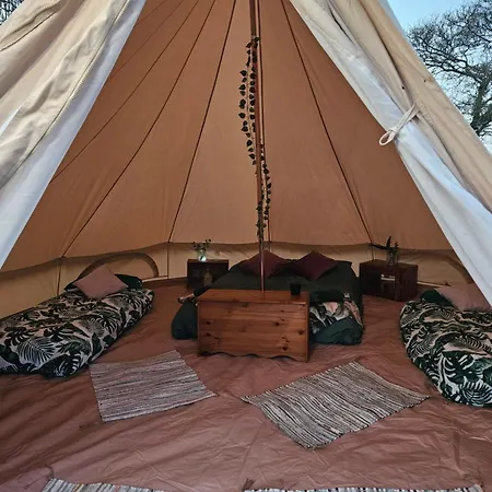Luxury tent Readers Field Glamping