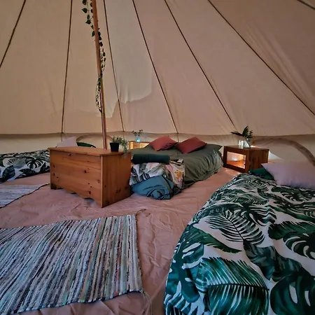 Readers Field Glamping *