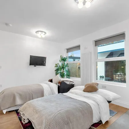 Leaf & Lounge - Free Parking , En-suite, Near Wembley Appartement Perivale