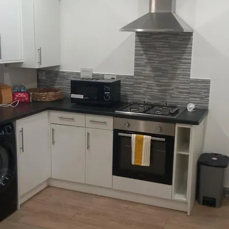 Ensuite Large With Kitchen * West Dulwich