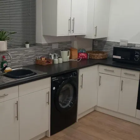 Ensuite Large With Kitchen West Dulwich