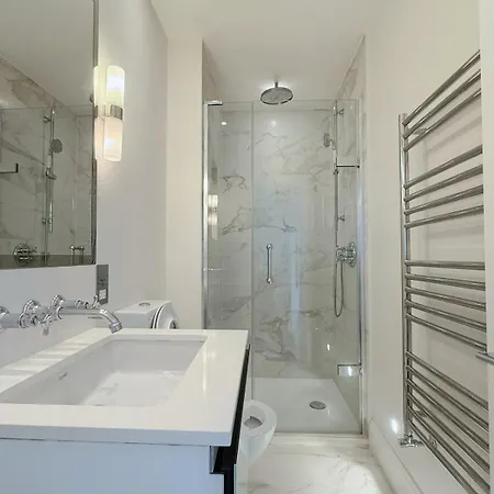 Stylish 3-bedroom Terrace House Near Earls Court Villa