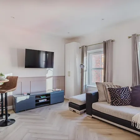 Newly Renovated Stylish Urban Modern 2bed 1bath E14 Flat London