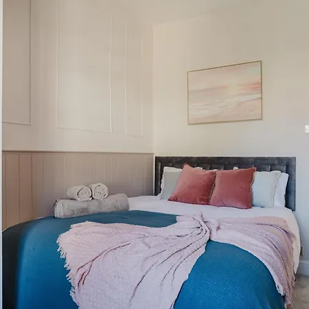 Apartment Newly Renovated Stylish Urban Modern 2bed 1bath E14 Flat