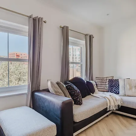 Apartment Newly Renovated Stylish Urban Modern 2bed 1bath E14 Flat