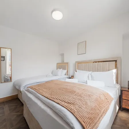 Chic & Cosy In The Heart Of Soho Walk To Everything 3gs Appartement Londen