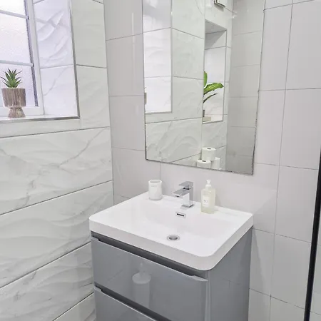 Cosy 4-bedroom, 2-bathroom Flat In Marylebone, Paddington Apartment
