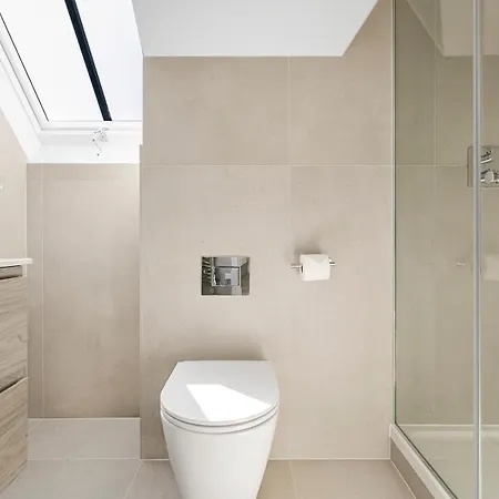 Pass The Keys Chic 3-bedroom Retreat With Private Balcony 公寓