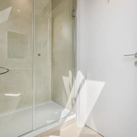 Pass The Keys Chic 3-bedroom Retreat With Private Balcony * London