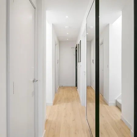 Apartment Pass The Keys Chic 3-bedroom Retreat With Private Balcony