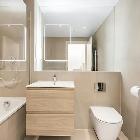 Pass The Keys Chic 3-bedroom Retreat With Private Balcony Apartment *
