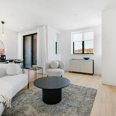 Pass The Keys Chic 3-bedroom Retreat With Private Balcony Apartment *