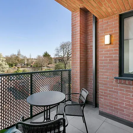 Pass The Keys Chic 3-bedroom Retreat With Private Balcony London