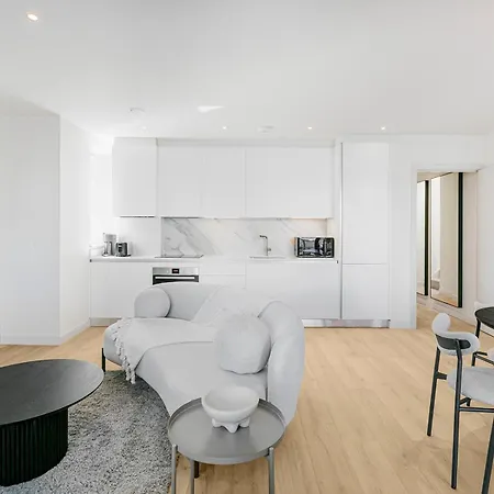 Pass The Keys Chic 3-bedroom Retreat With Private Balcony Apartment